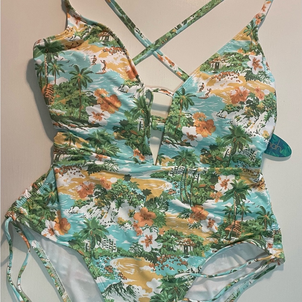 Mynah Scenic shirred side plunge